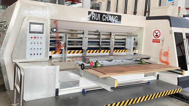 钢带打包机采用金属钢带作为打包材料，具有以下特点：